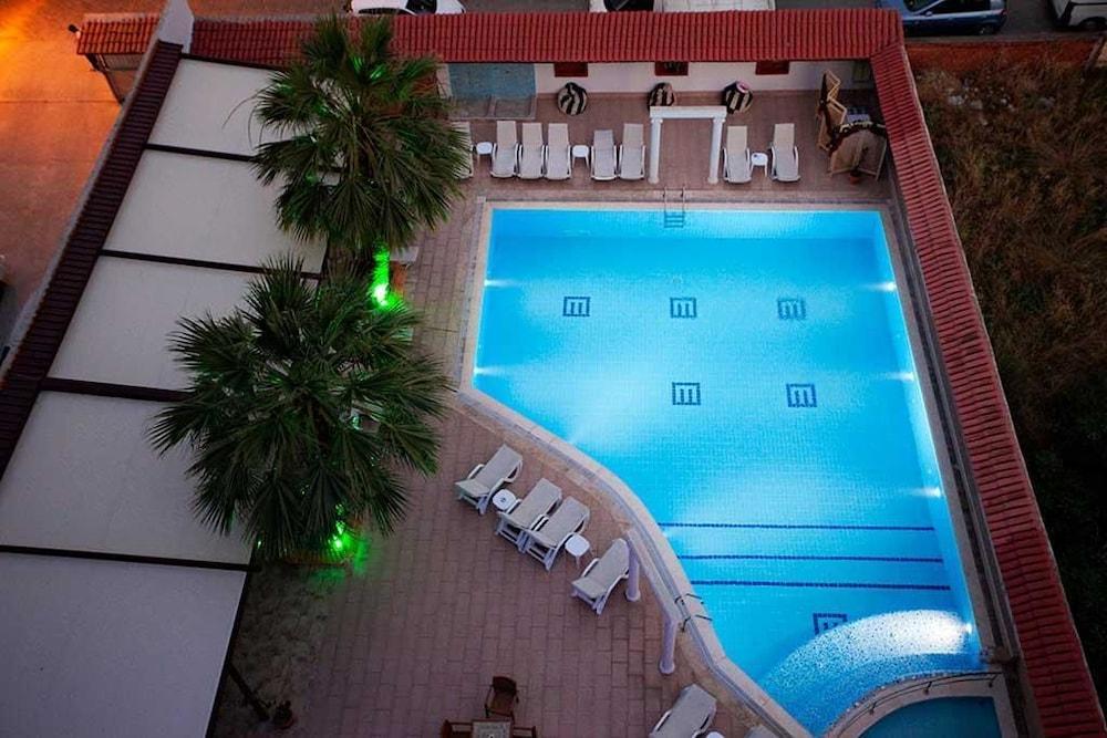 Duqqan Deluxe Hotel Кушадасы Экстерьер фото